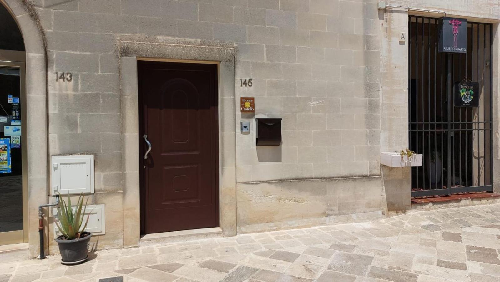 Casa Vacanze Fronte Castello Мартано Екстериор снимка