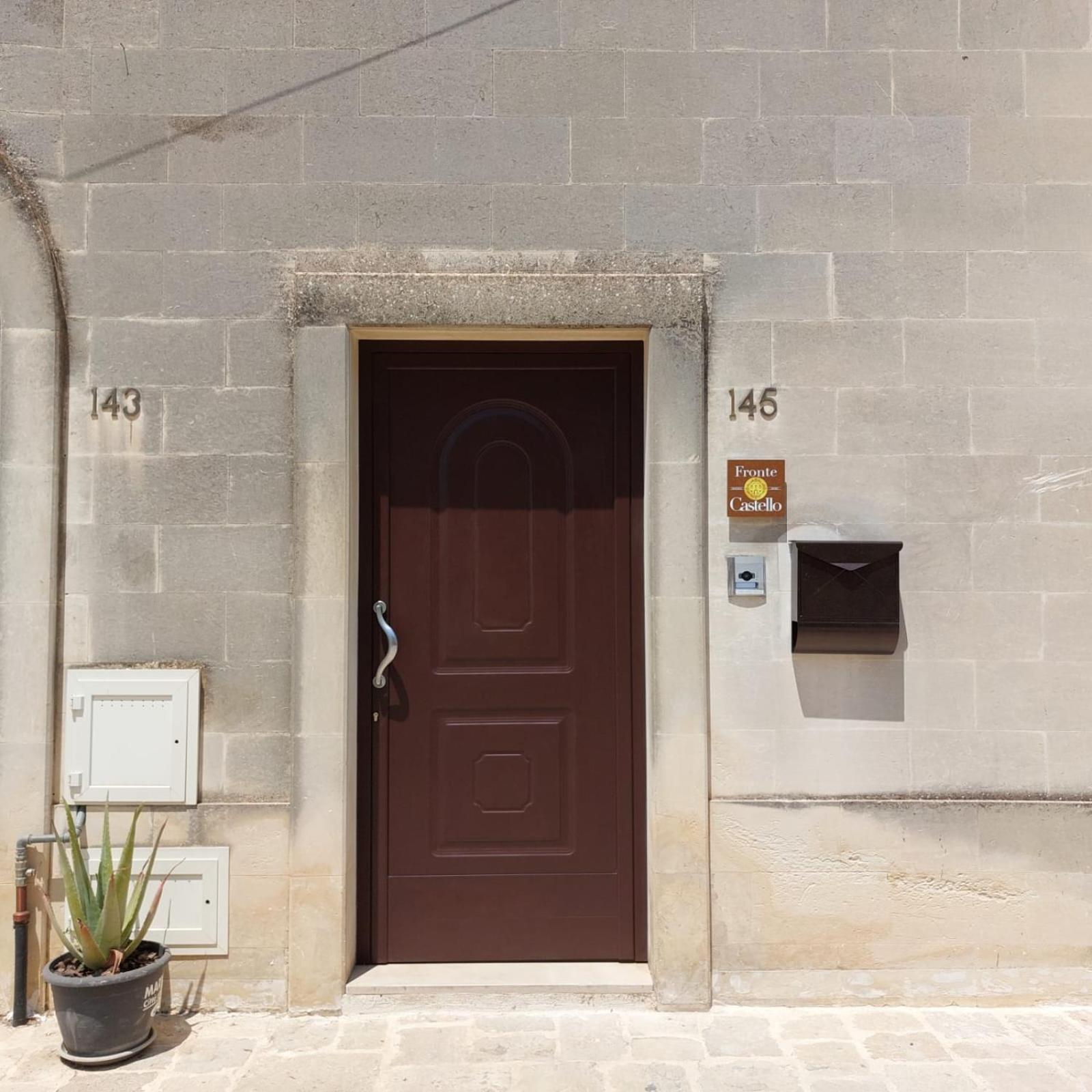 Casa Vacanze Fronte Castello Мартано Екстериор снимка