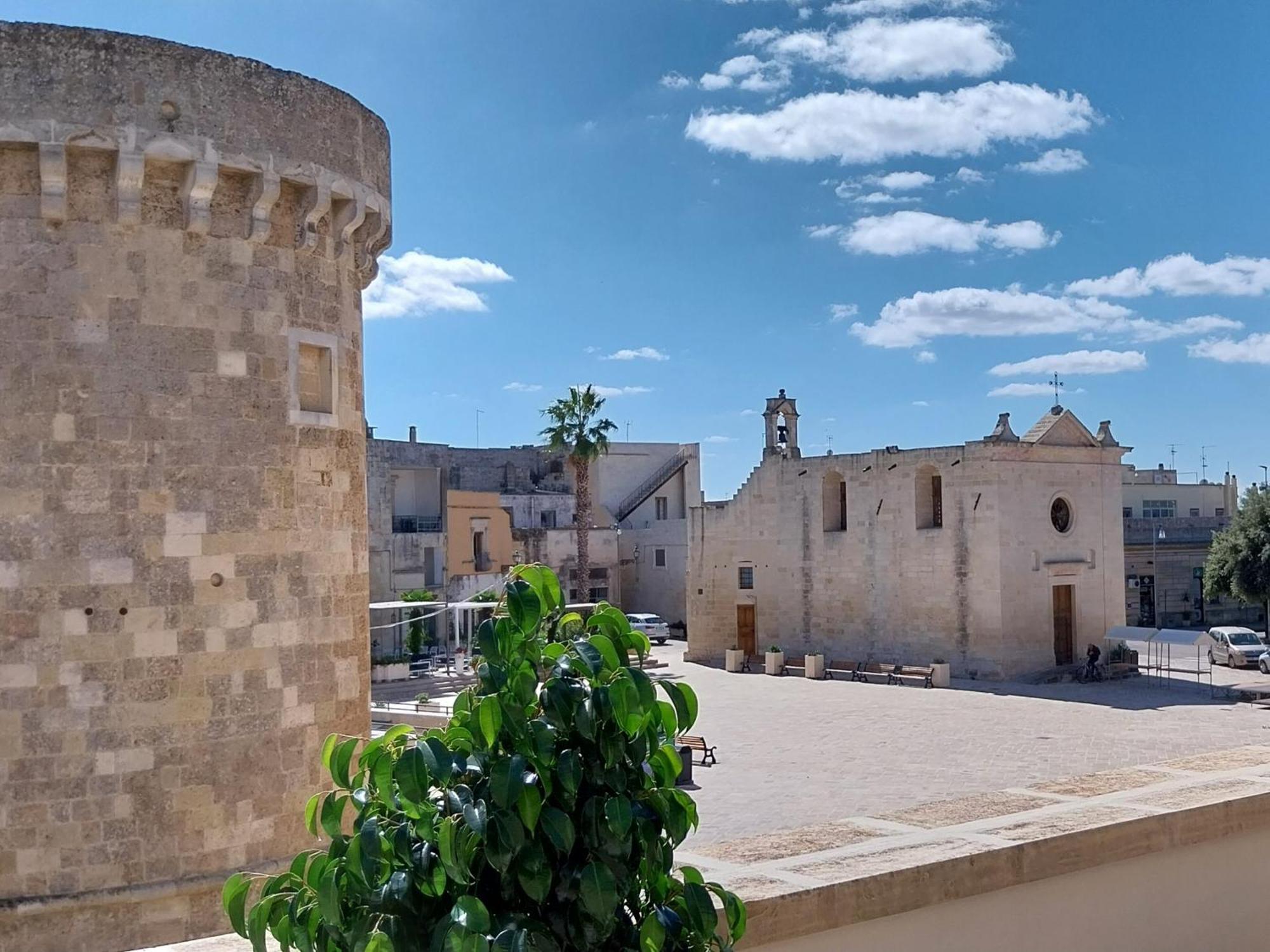Casa Vacanze Fronte Castello Мартано Екстериор снимка